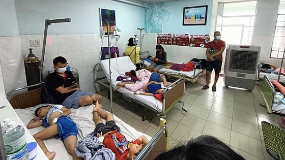 Có 360 ca nhập viện điều trị nội trú sau vụ ngộ độc xảy ra tại Trường Ischool Nha Trang. Ảnh: Sài Gòn Giải phóng