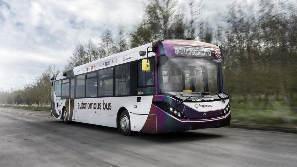Từ ngày 15/5, chiếc xe buýt tự lái đầu tiên chính thức lăn bánh tại Scotland. Ảnh: BBC