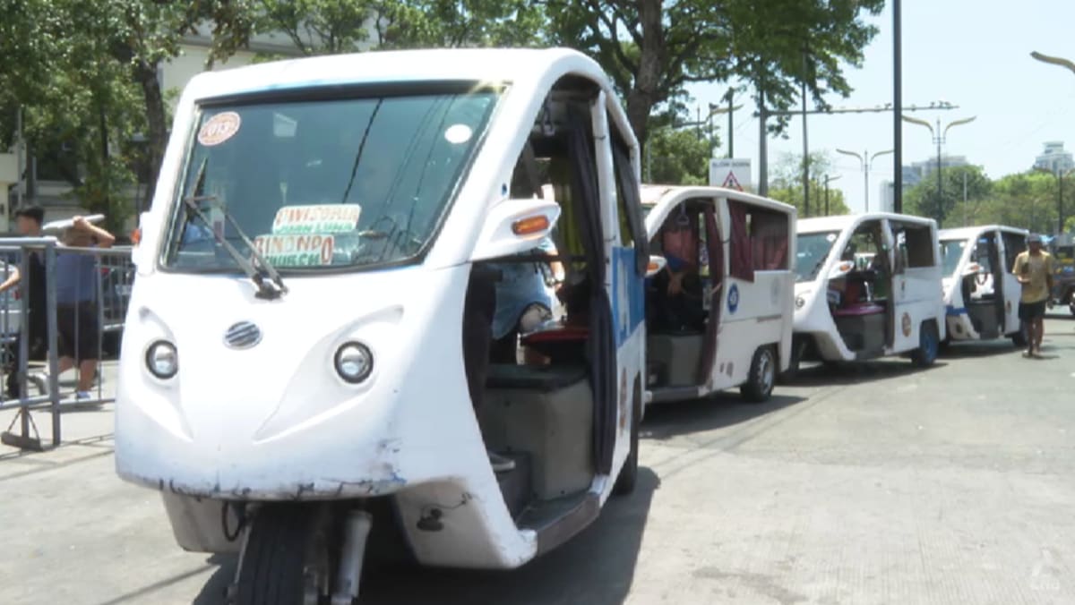 Một quy định mới hạn chế sử dụng xe điện hạng nhẹ (LEV) trên các tuyến đường chính ở Metro Manila đã có hiệu lực vào 15/4. Ảnh: CNA