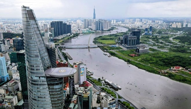 Sông Sài Gòn uốn lượn như một 'dải lụa' qua trung tâm TP.HCM. Ảnh: Lao động
