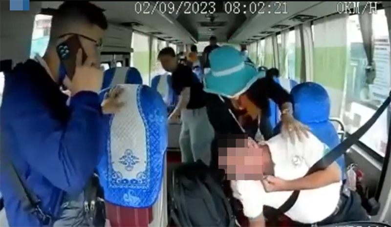 Tài xế N.T.B. bị đột quỵ khi đang lái xe chở khách từ TP.HCM đến thị xã La Gi (Bình Thuận) vào sáng 2/9 - Ảnh cắt từ đoạn video camera hành trình trên xe ghi lại