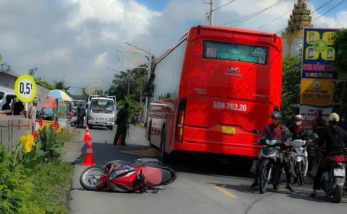 Vụ tai nạn xảy ra sáng ngày 20/5 khiến một người tử vong trên QL54 đã dấy lên bức xúc và lo ngại vì tuyến đường này xuống cấp và chật hẹp nhưng chậm được nâng cấp mở rộng.