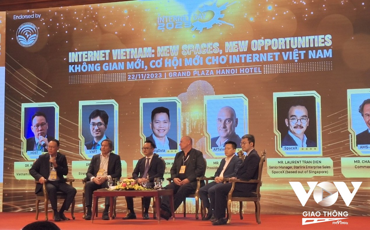 Các đại biểu tham gia Tọa đàm tại Hội thảo Triển lãm Ngày Internet Việt Nam (Intetnet Day 2023) lần thứ 11, với chủ đề “Không gian mới, Cơ hội mới cho Internet Việt Nam”