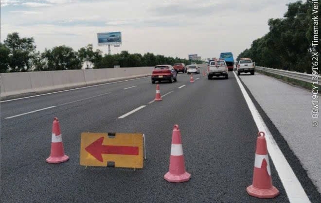 Khi xảy ra tai nạn, cần phải có những cảnh báo được đặt ở vị trí đủ an toàn, giúp các phương tiện có đủ thời gian để nhận ra và vòng tránh
