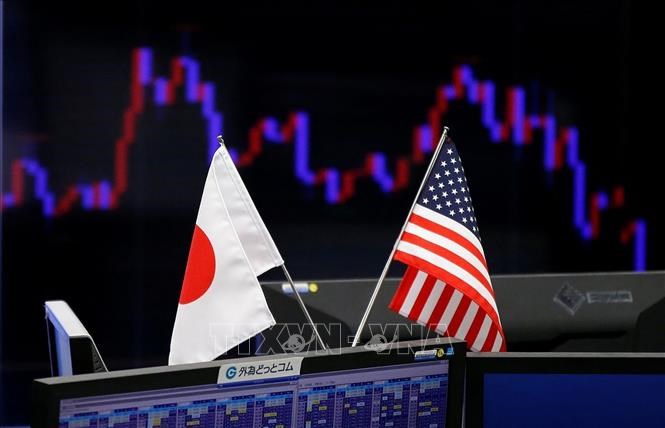 Cờ Mỹ và Nhật Bản. Ảnh: AFP/TTXVN