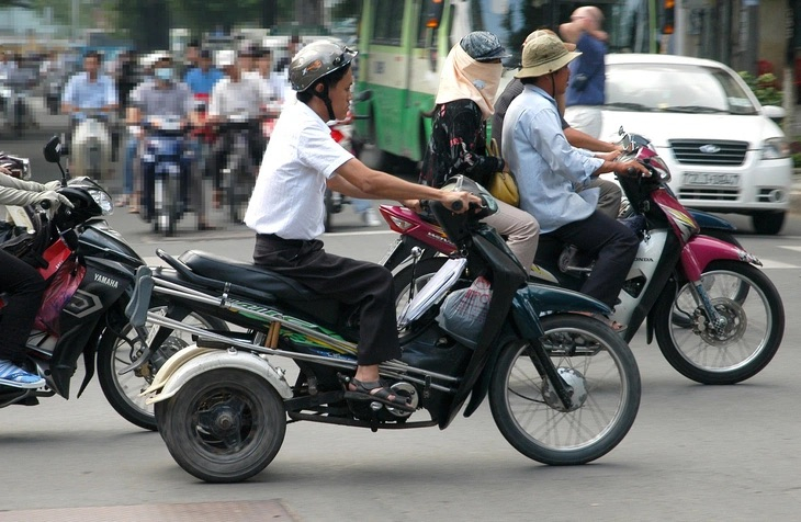 Hầu hết người khuyết tật sử dụng xe máy cá nhân, xe 3 bánh, nhưng không có giấy phép lái xe (Ảnh minh họa: T.T.D.)