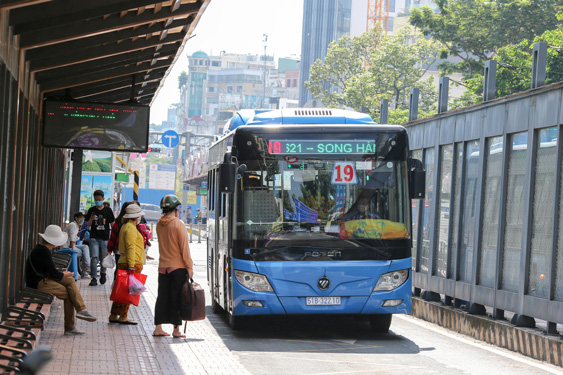 Xe buýt vẫn là loại hình vận tải công cộng ưu tiên phát triển ở TP.HCM trong những năm tới. Ảnh: Hoàng Triều/Báo Lao động