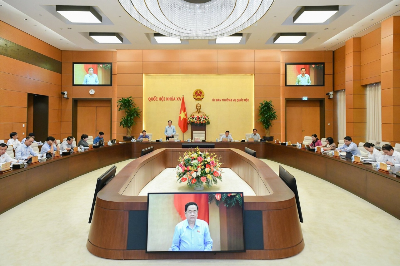 Các đại biểu thảo luận về Dự thảo Luật khám bệnh, chữa bệnh (sửa đổi) tại Quốc hội (ảnh: baochinhphu.vn)