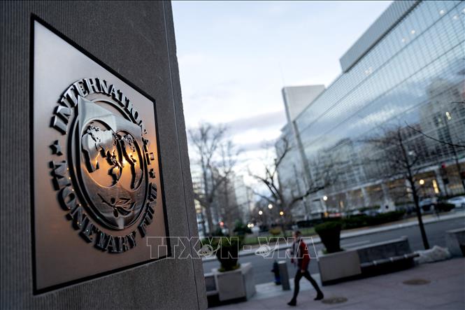 Biểu tượng IMF tại Washington, DC, Mỹ. Ảnh: AFP/TTXVN