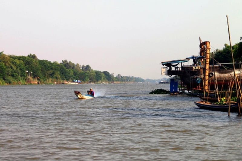 Dòng kênh Vĩnh Tế nối tỉnh An Giang với tỉnh Kiên Giang bằng đường thủy. Ảnh: danviet.vn