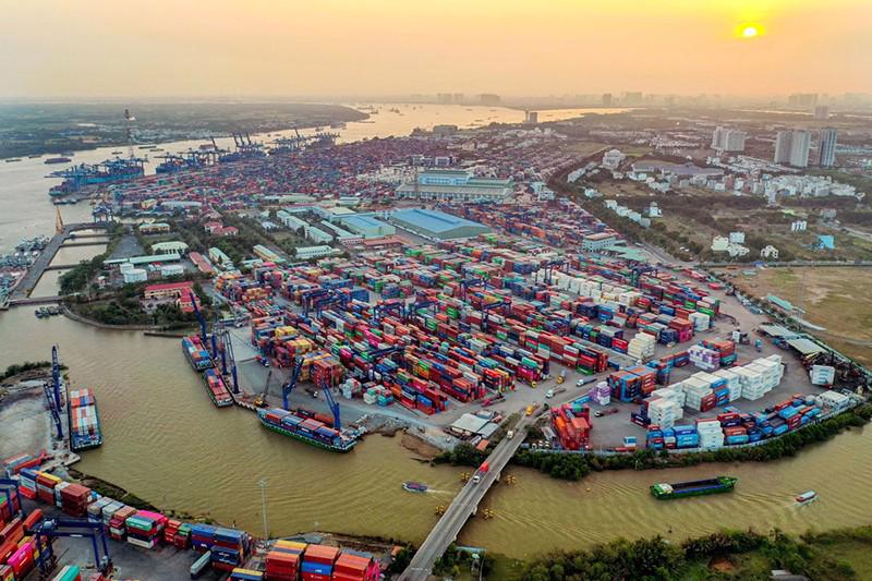 Cảng Cát Lái (Q.2, TP.HCM) hiện là cảng container có lợi nhuận và quy mô hàng đầu Việt Nam, đồng thời lọt vào top 21 Cảng hàng đầu thế giới. Ảnh: Vneconomy