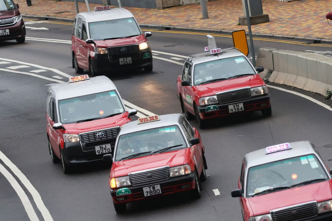 Hong Kong đặt mục tiêu tăng số lượng taxi điện hoạt động trong thành phố - Ảnh: SCMP