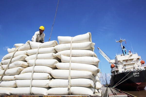 Bộ NN&PTNT đề xuất Thủ tướng xét ban hành chỉ thị về tăng cường công tác xuất khẩu gạo trong tình hình mới. Ảnh: Vietnambiz