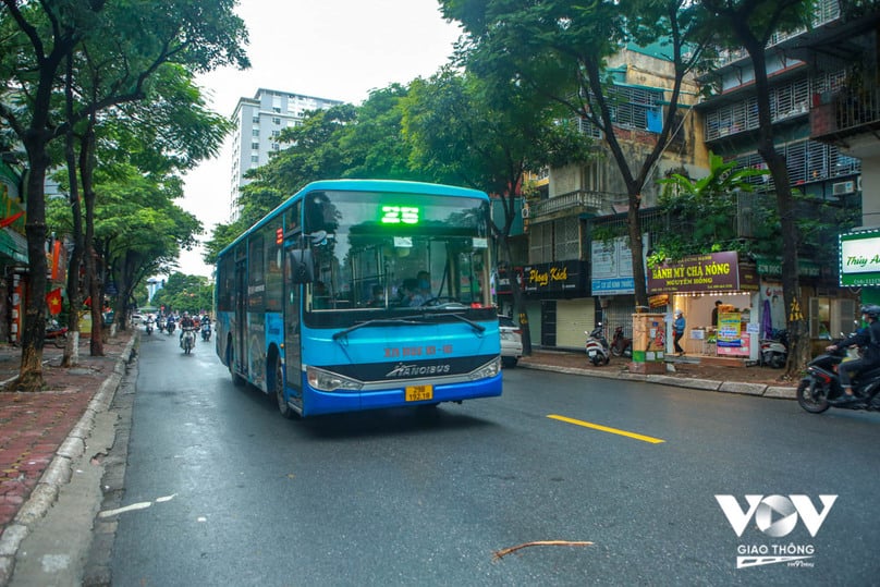 Xe buýt Hà Nội đã giữ mức giá hiện hành được gần 10 năm nay, trong khi chi phí đầu vào, vận hành tăng khoảng 40%