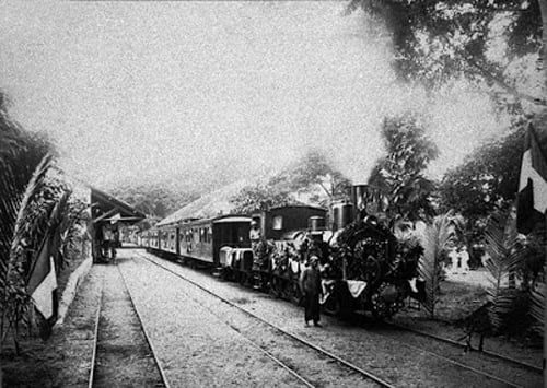 Một chuyến tàu chờ đợi để khởi hành Sài Gòn - Mỹ Tho vào ngày 20/7/1885, ngày mở đầu của tuyến đường sắt. Ảnh: Maison Asie-Pacifique (MAP).