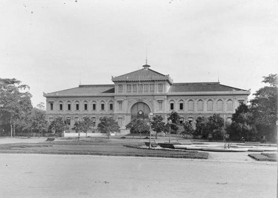 Trụ sở Bưu điện Sài Gòn năm 1895 - Ảnh Tư liệu từ trang web của Pháp.