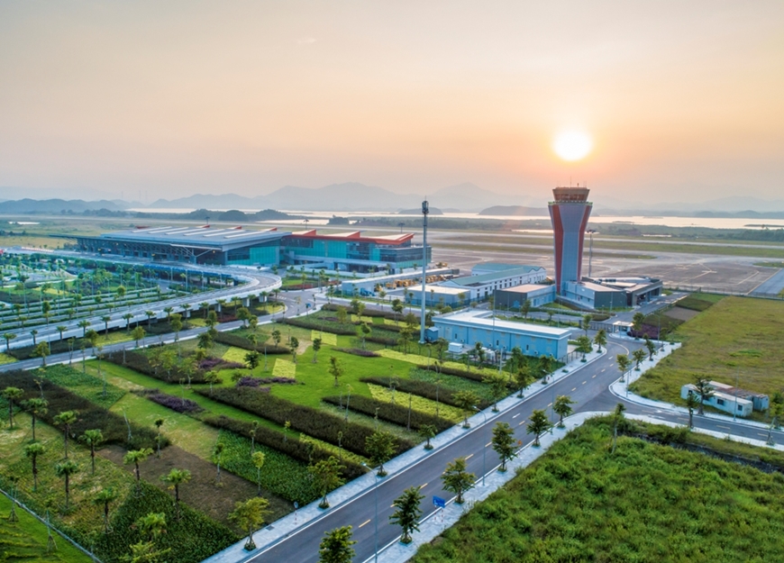 Cảng hàng không quốc tế Vân Đồn (Quảng Ninh) được đầu tư bằng nguồn vốn xã hội hóa. Ảnh: Quân đội nhân dân