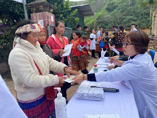 Đoàn thanh niên bệnh viện phụ sản TW và đoàn thanh niên bệnh viện đa khoa Tỉnh Điện Biên có chuyến thiện nguyện đến xã Ma Thì Hồ, Huyện Mường Chà