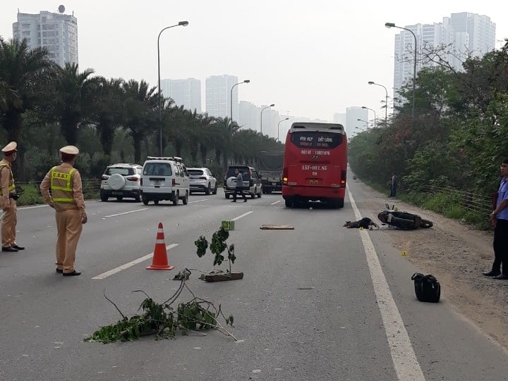 Hiện trường một vụ tai nạn thương tâm trên Đại lộ Thăng Long