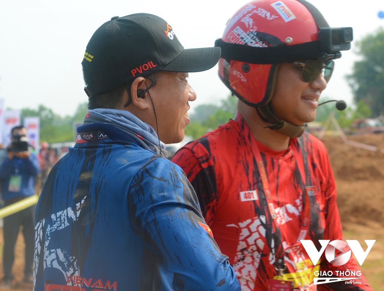 Ông Nguyễn Đại Hoàng - Trưởng ban tổ chức giải VOC 2022 trực tiếp có mặt tại đường đua số 6 để cổ vũ tinh thần các vận động viên.
