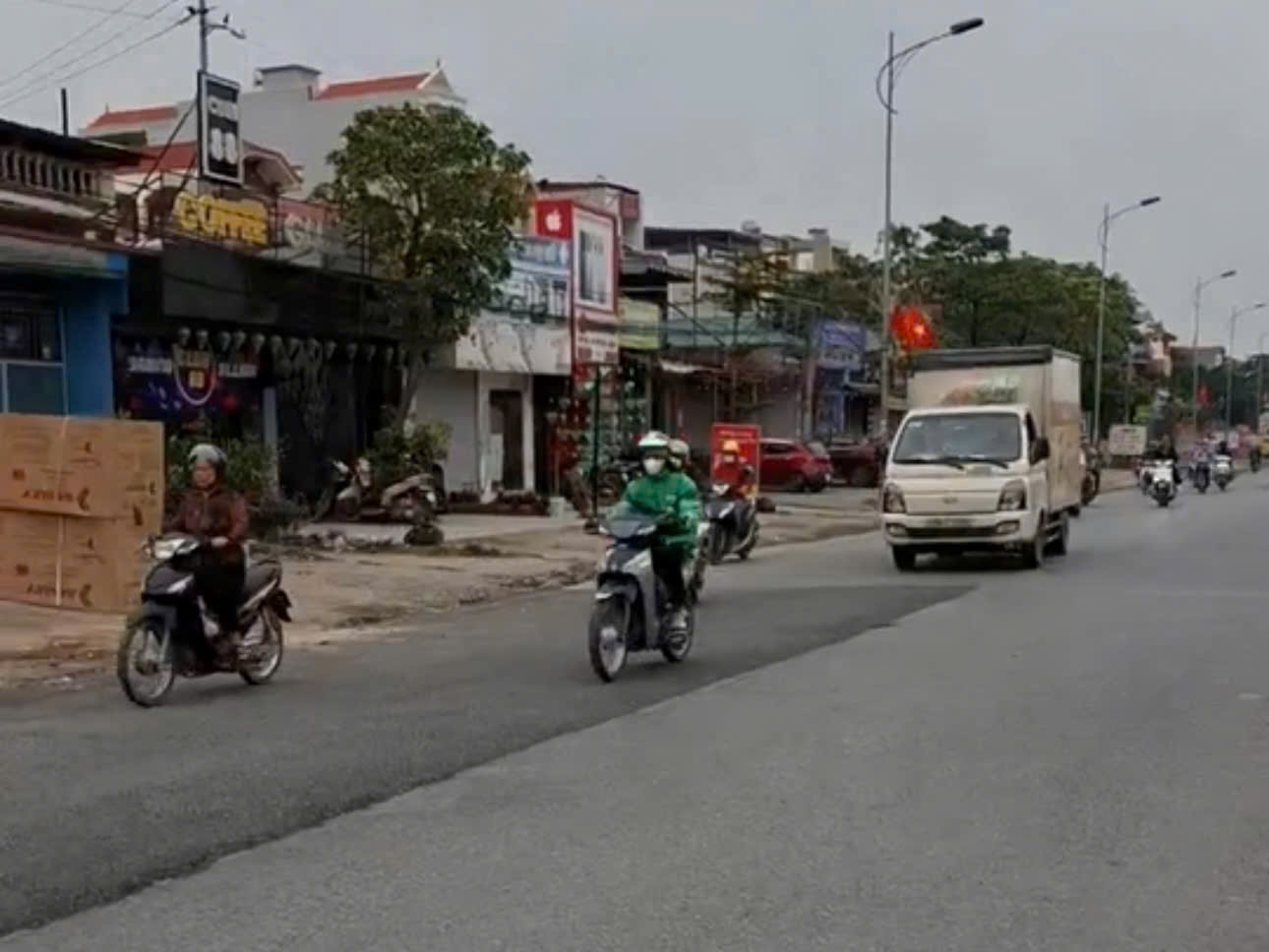 Đoạn đường đã được hoàn trả lại mặt bằng, các phương tiện đi lại thông suốt, ảnh sáng 03/12/2024