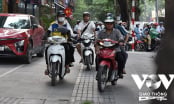 CSGT Hà Nội lập chốt, xử lý 'xe máy leo vỉa hè”