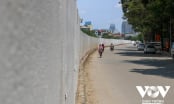 Thi công đường vành đai 2.5: Tự ý rào chắn tường bê tông, ngăn lối đi của người dân
