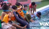 Không chỉ học bơi, trẻ cần học kỹ năng an toàn dưới nước