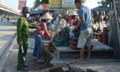 Hà Nội: Xử lý tình trạng bán hoa cây cảnh, lấn chiếm vỉa hè trên đường Nguyễn Xiển