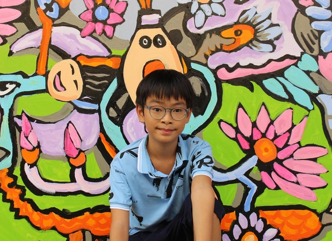 Hoàng Nhật Quang (11 tuổi, Lạng Sơn) - giành giải Khát vọng Dến Mèn và gia đình cũng muốn góp phần cho chương trình “Vì mái trường cho em” của báo Thể thao và Văn hóa, nếu có tác phẩm nào đó được bán.