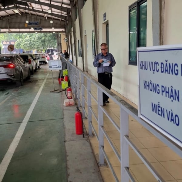 Hàng loạt xe bị chặn đăng kiểm do lỗi từ nhiều năm trước, xử lý ra sao?
