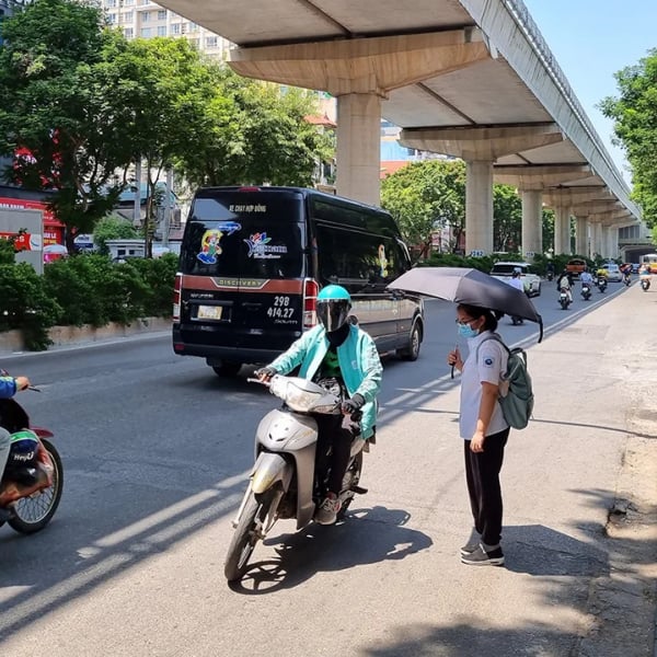 Không giơ tay xin sang đường, có bị phạt?