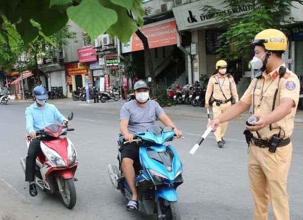 Xe máy không có bộ phận giảm thanh, giảm khói, bị phạt thế nào?