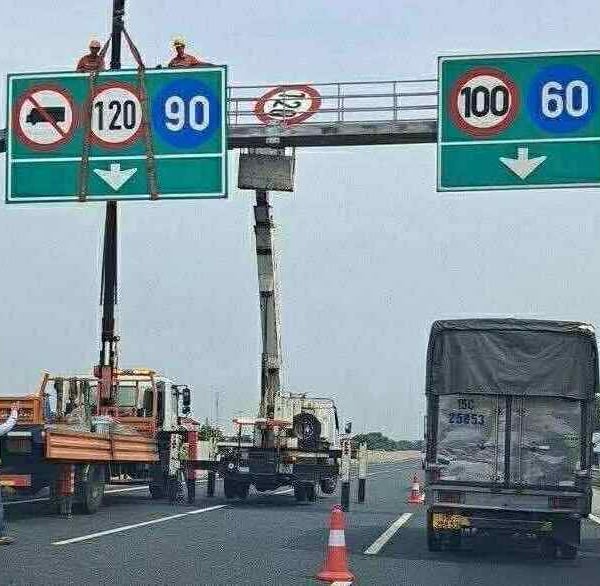 Chi tiết các loại xe bị cấm đi vào làn sát dải phân cách trên hai cao tốc