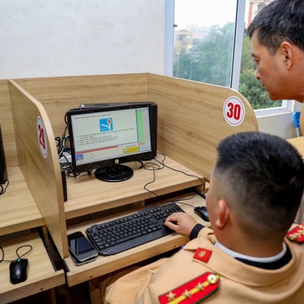 Thi lý thuyết lái xe sẽ dùng 600 câu hỏi mới từ tháng 01/6