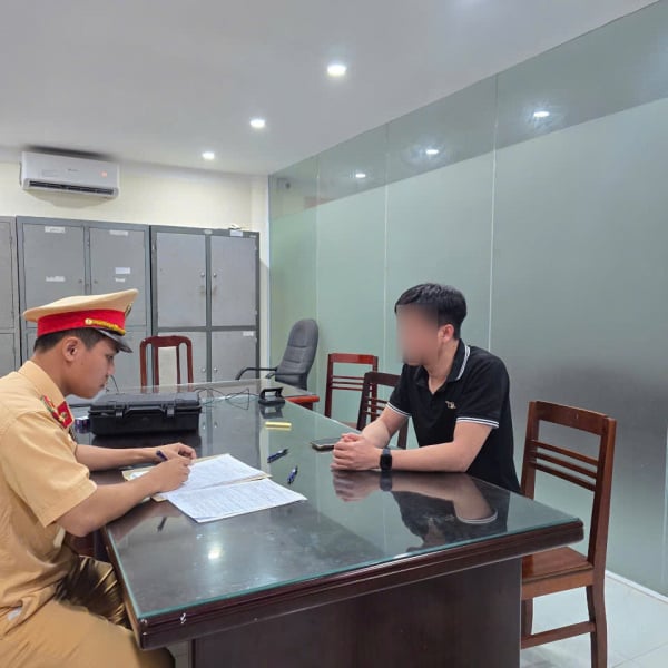Lùi xe trên cao tốc Hà Nội - Thái Nguyên, bị phạt 35 triệu, trừ 10 điểm GPLX