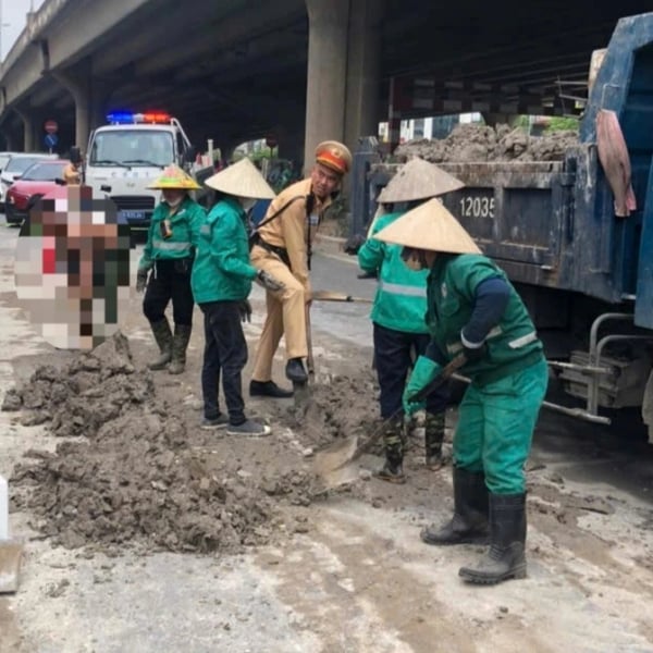 Làm rơi bùn đất trên đường, có thể phạt tới 15 triệu đồng, trừ 2 điểm GPLX