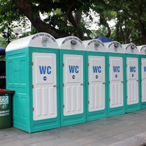 Đi hội xem 2/9, kiếm nhà vệ sinh công cộng ở đâu?