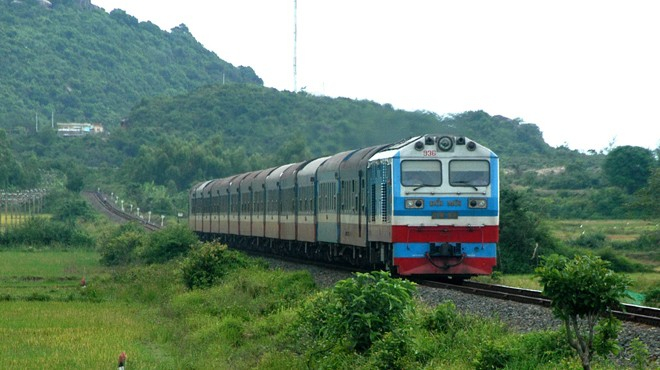 Theo thông tin của Bộ GTVT cung cấp thì đường sắt tốc độ cao 350km/h chỉ chờ hàng hóa khi cần thiết và sẽ có kế hoạch đầu tư nâng cấp đường sắt hiện hữu chỉ để vận chuyển hàng hóa.