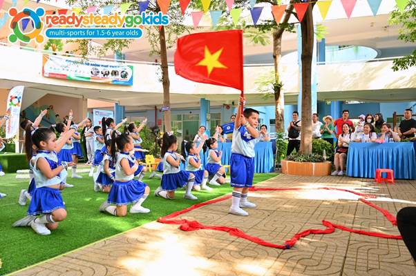 Phần trình diễn thể dục đồng diễn của các vận động viên nhí