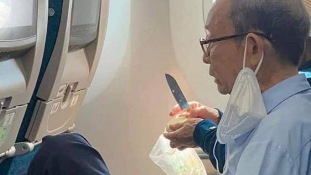 Hành khách mang theo dao để gọt hoa quả trên máy bay