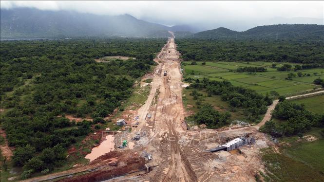 Tuyến đường cao tốc Cam Lâm - Vĩnh Hảo đoạn qua huyện Thuận Nam (Ninh Thuận) - (Ảnh tư liệu: TTXVN)