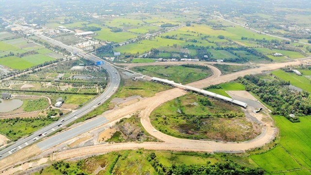 Dự án cao tốc Mỹ Thuận - Cần Thơ từng được Bộ GTVT yêu cầu thông xe trước ngày 30/4/2023. Ảnh: Báo Giao thông