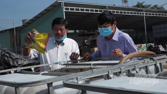 Khu sản xuất phân bón bằng vỏ cừ tràm của gia đình ông Bảy tại Bến Lức. Ảnh: Trần Trung/Báo Nông nghiệp Việt Nam