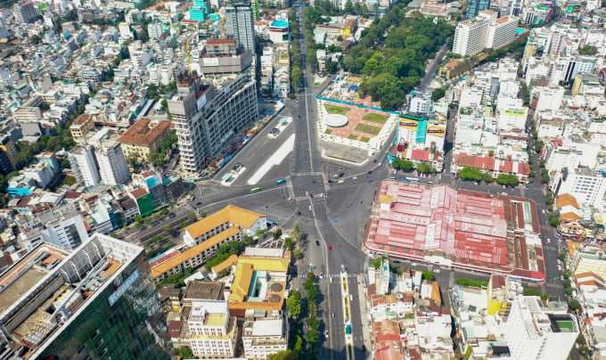 Các tuyến đường quanh Nhà ga trung tâm Bến Thành, thuộc tuyến metro số 1 Bến Thành - Suối Tiên, tháng 4/2023. Ảnh: Quỳnh Trần/VnExpress