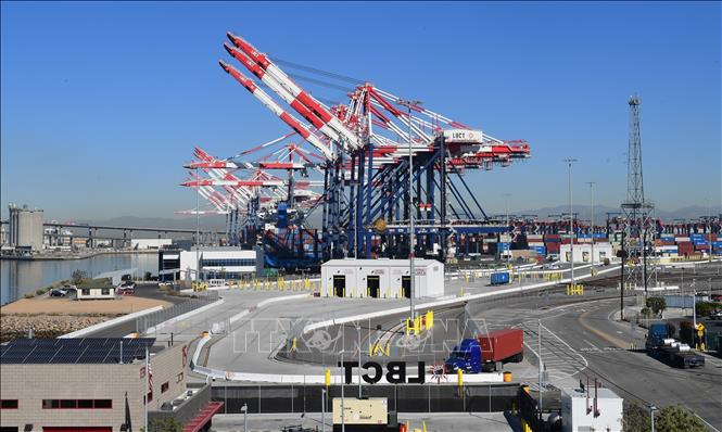 Cảng hàng hóa Long Beach ở bang California, Mỹ. Ảnh: AFP/TTXVN