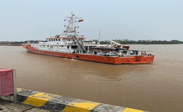 Tàu chuyên dụng SAR 411 rời cầu cảng Trung tâm tại Hải Phòng đi cứu nạn