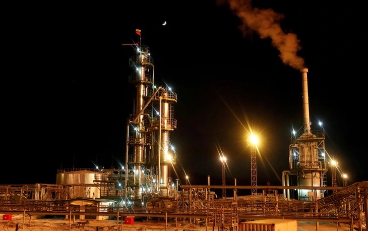 Nhà máy sản xuất dầu diesel ở mỏ dầu Yarakta tại vùng Irkutsk, Nga ngày 10-3 - Ảnh: Reuters
