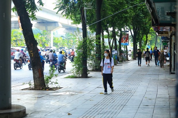 Vỉa hè sau khi được lát lại ở Hà Nội (Ảnh: TTXVN)