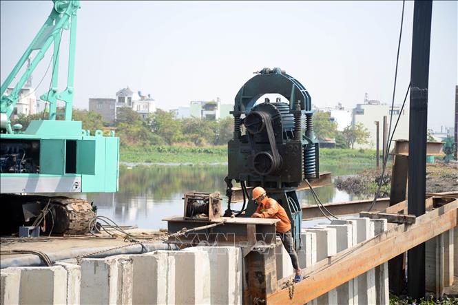Dự án cải tạo kênh Tham Lương - Bến Cát - Rạch Nước Lên không chỉ là dự án cải thiện môi trường mà còn xây dựng 2 tuyến đường dọc bờ kênh.